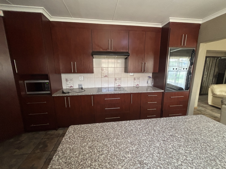 3 Bedroom Property for Sale in Die Heuwel Ext 4 Mpumalanga