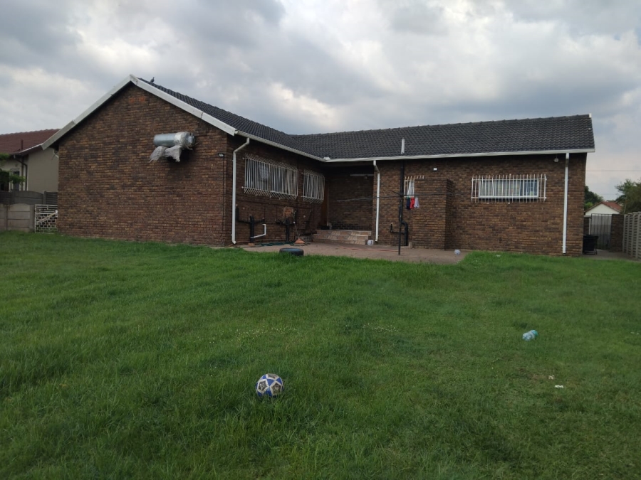 4 Bedroom Property for Sale in Tasbet Park Ext 1 Mpumalanga