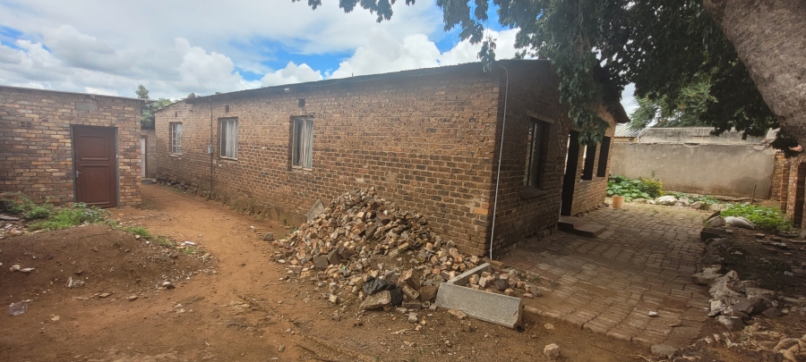 5 Bedroom Property for Sale in Mhluzi Mpumalanga