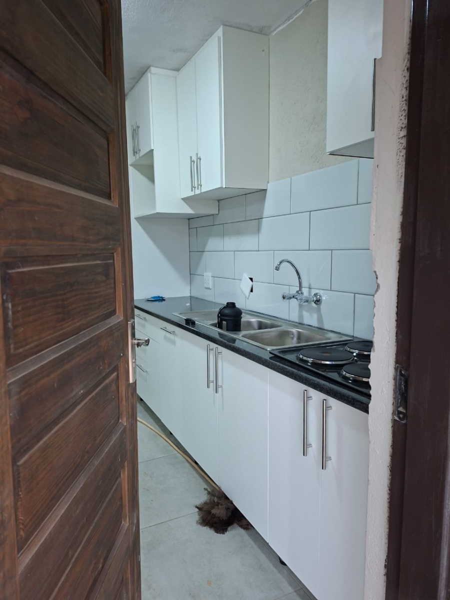 To Let 1 Bedroom Property for Rent in Msholozi Mpumalanga