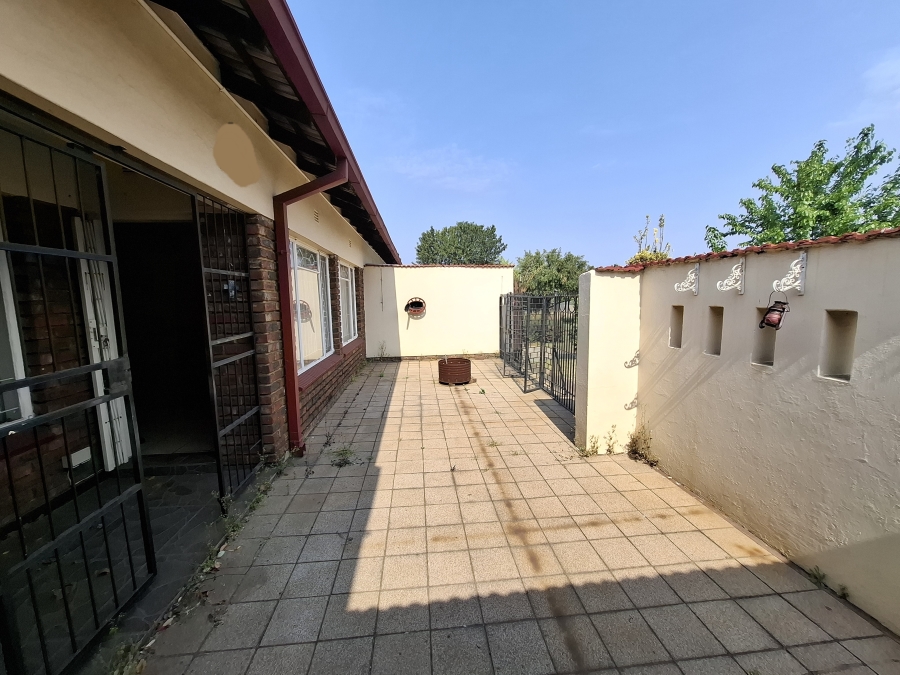 To Let 2 Bedroom Property for Rent in Gholfsig Mpumalanga