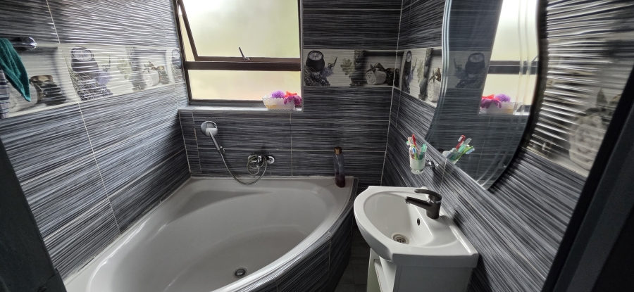 4 Bedroom Property for Sale in Die Heuwel Ext 1 Mpumalanga