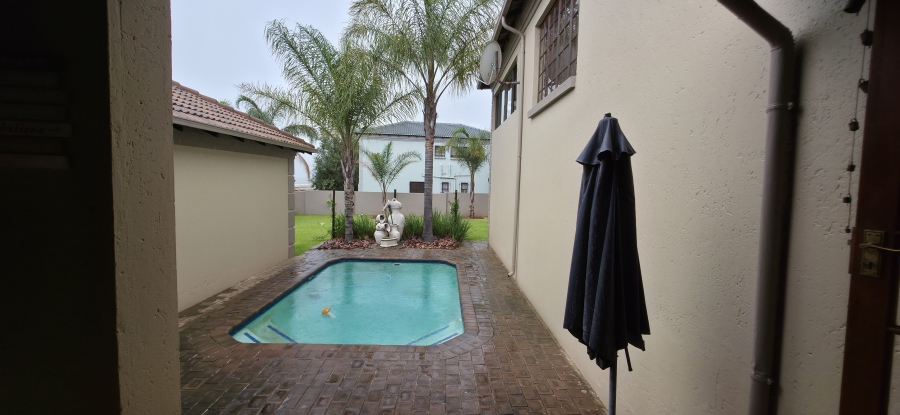 5 Bedroom Property for Sale in Model Park Mpumalanga