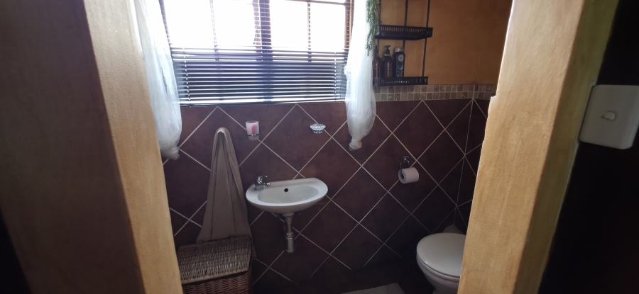 5 Bedroom Property for Sale in Model Park Mpumalanga