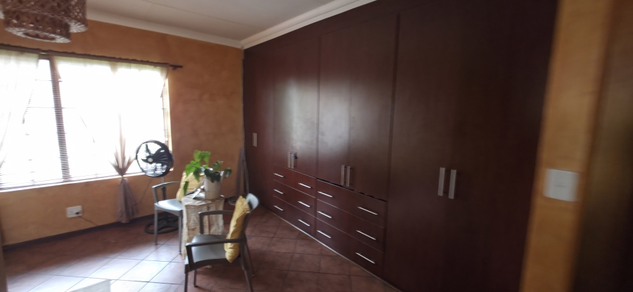 5 Bedroom Property for Sale in Model Park Mpumalanga