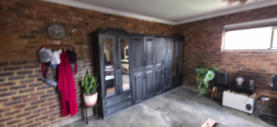 5 Bedroom Property for Sale in Model Park Mpumalanga