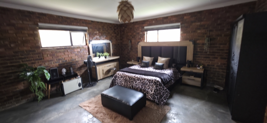 5 Bedroom Property for Sale in Model Park Mpumalanga