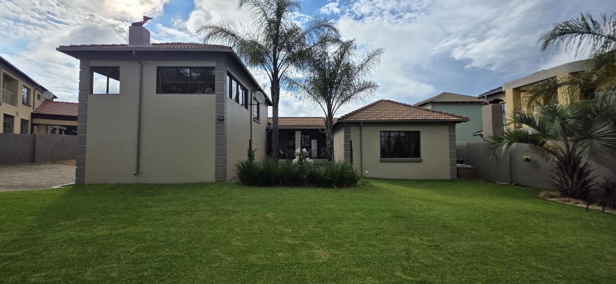 5 Bedroom Property for Sale in Model Park Mpumalanga