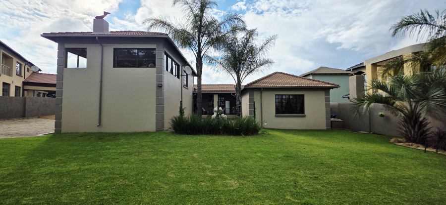 5 Bedroom Property for Sale in Model Park Mpumalanga