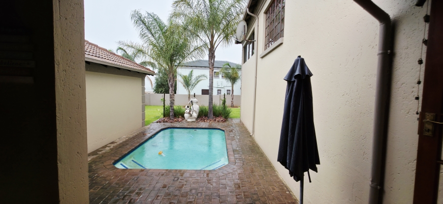 5 Bedroom Property for Sale in Model Park Mpumalanga