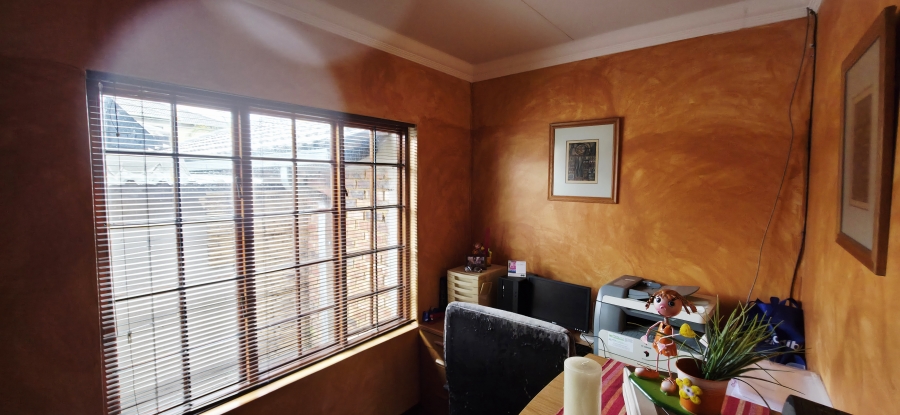 5 Bedroom Property for Sale in Model Park Mpumalanga