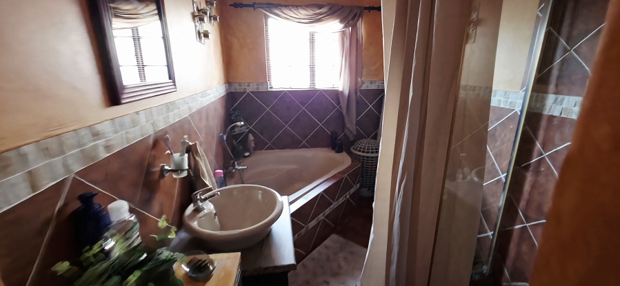 5 Bedroom Property for Sale in Model Park Mpumalanga