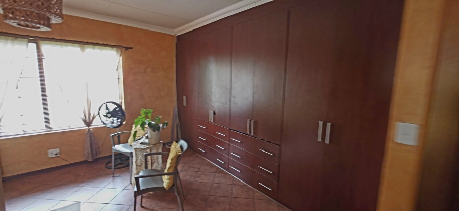 5 Bedroom Property for Sale in Model Park Mpumalanga