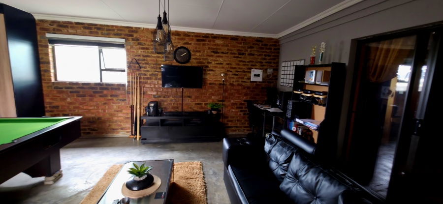 5 Bedroom Property for Sale in Model Park Mpumalanga