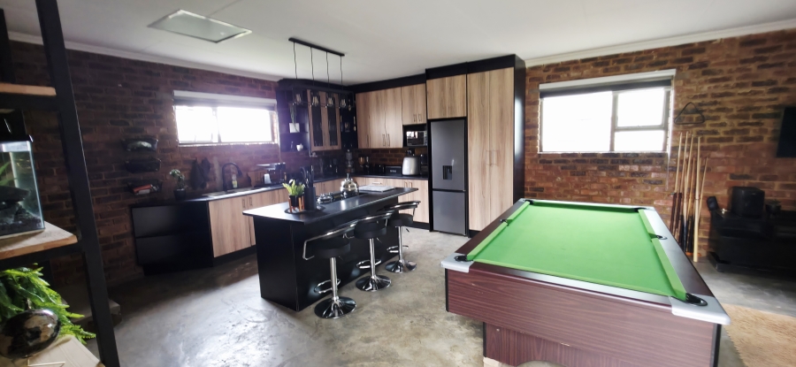 5 Bedroom Property for Sale in Model Park Mpumalanga