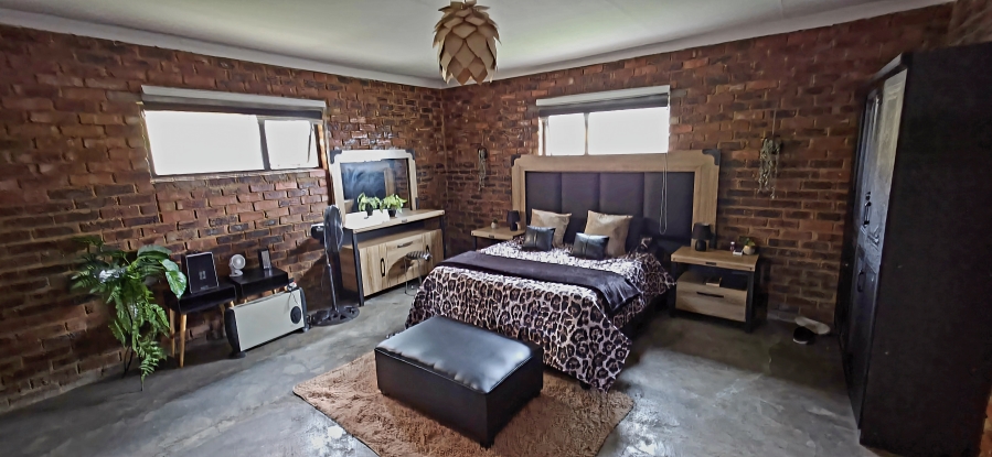 5 Bedroom Property for Sale in Model Park Mpumalanga