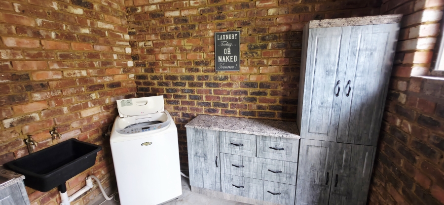 5 Bedroom Property for Sale in Model Park Mpumalanga