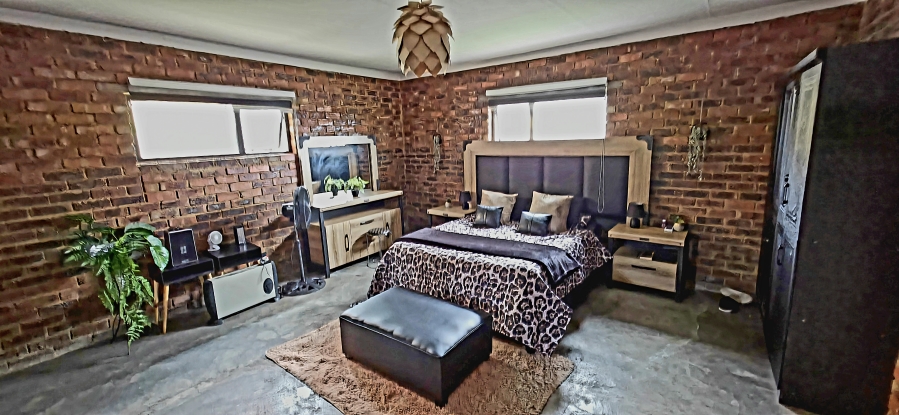 5 Bedroom Property for Sale in Model Park Mpumalanga