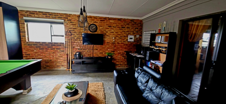 5 Bedroom Property for Sale in Model Park Mpumalanga