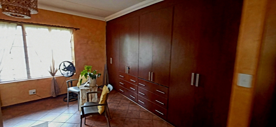5 Bedroom Property for Sale in Model Park Mpumalanga