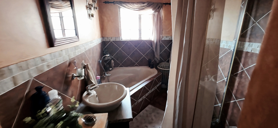 5 Bedroom Property for Sale in Model Park Mpumalanga