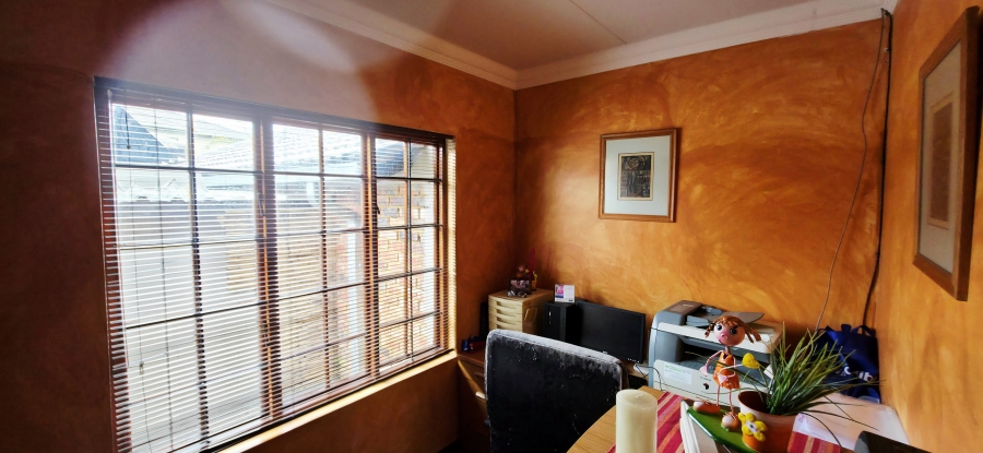 5 Bedroom Property for Sale in Model Park Mpumalanga