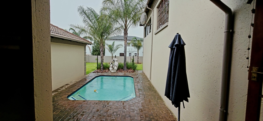 5 Bedroom Property for Sale in Model Park Mpumalanga