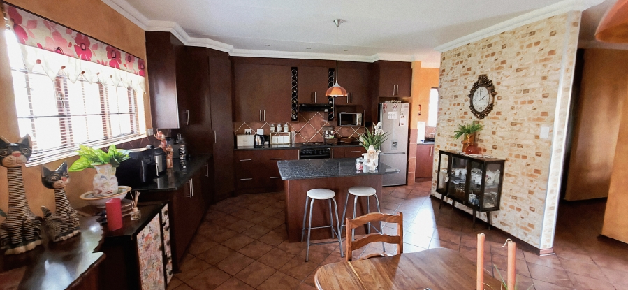 5 Bedroom Property for Sale in Model Park Mpumalanga