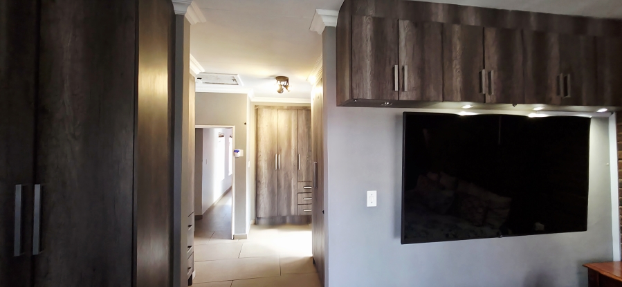 6 Bedroom Property for Sale in Die Heuwel Mpumalanga