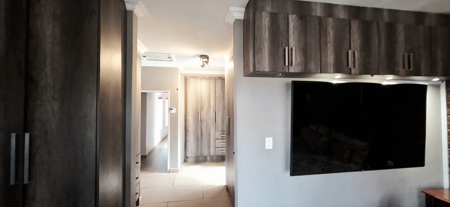 6 Bedroom Property for Sale in Die Heuwel Mpumalanga