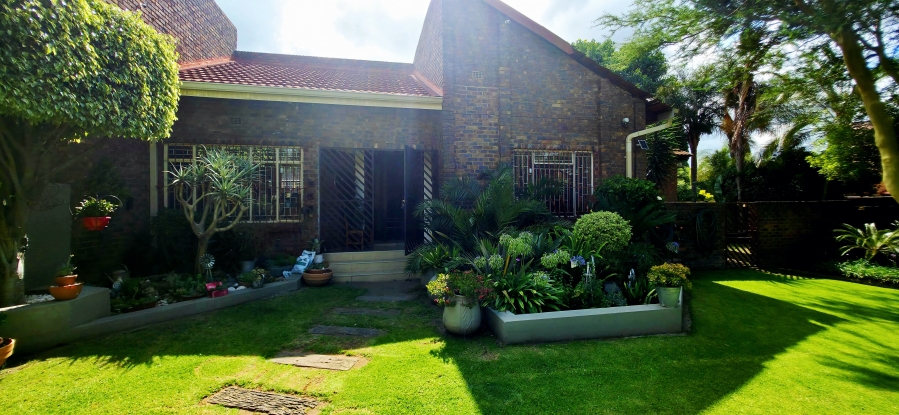 6 Bedroom Property for Sale in Die Heuwel Mpumalanga