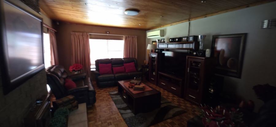 6 Bedroom Property for Sale in Die Heuwel Mpumalanga