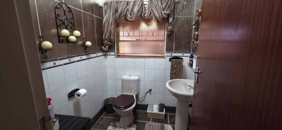 6 Bedroom Property for Sale in Die Heuwel Mpumalanga