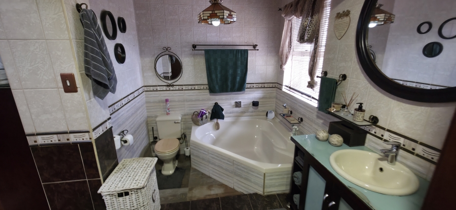 6 Bedroom Property for Sale in Die Heuwel Mpumalanga