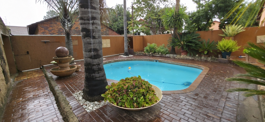 6 Bedroom Property for Sale in Die Heuwel Mpumalanga