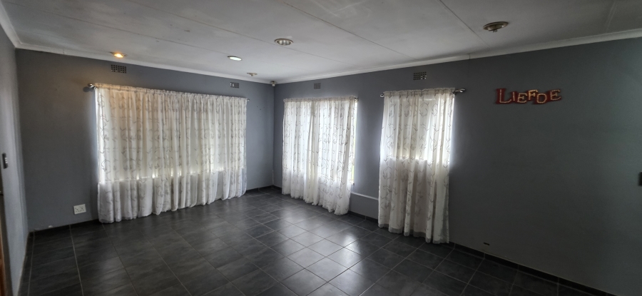 6 Bedroom Property for Sale in Die Heuwel Mpumalanga