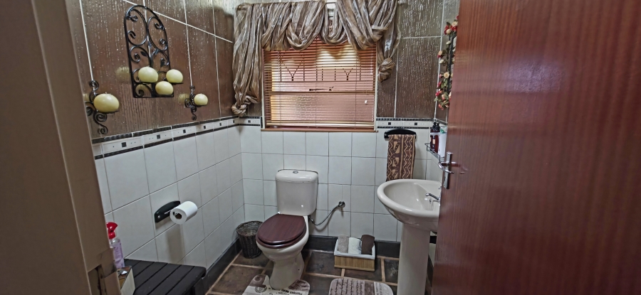 6 Bedroom Property for Sale in Die Heuwel Mpumalanga