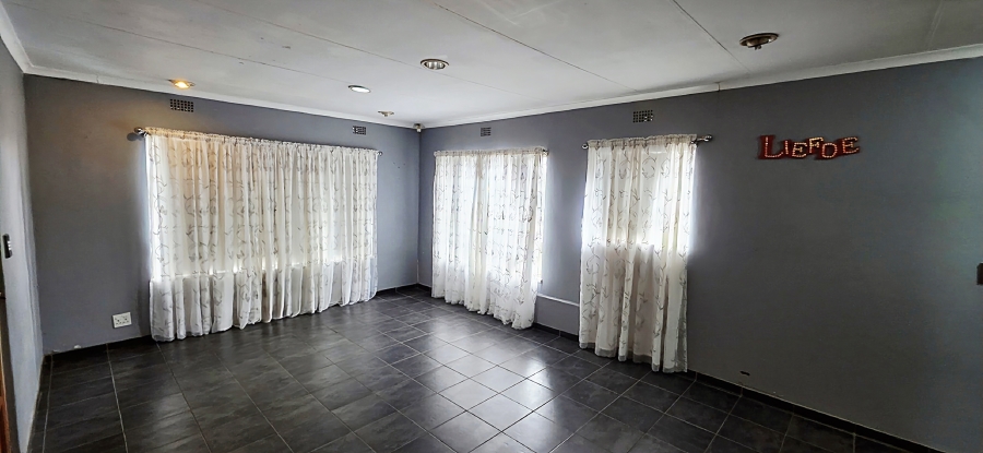 6 Bedroom Property for Sale in Die Heuwel Mpumalanga