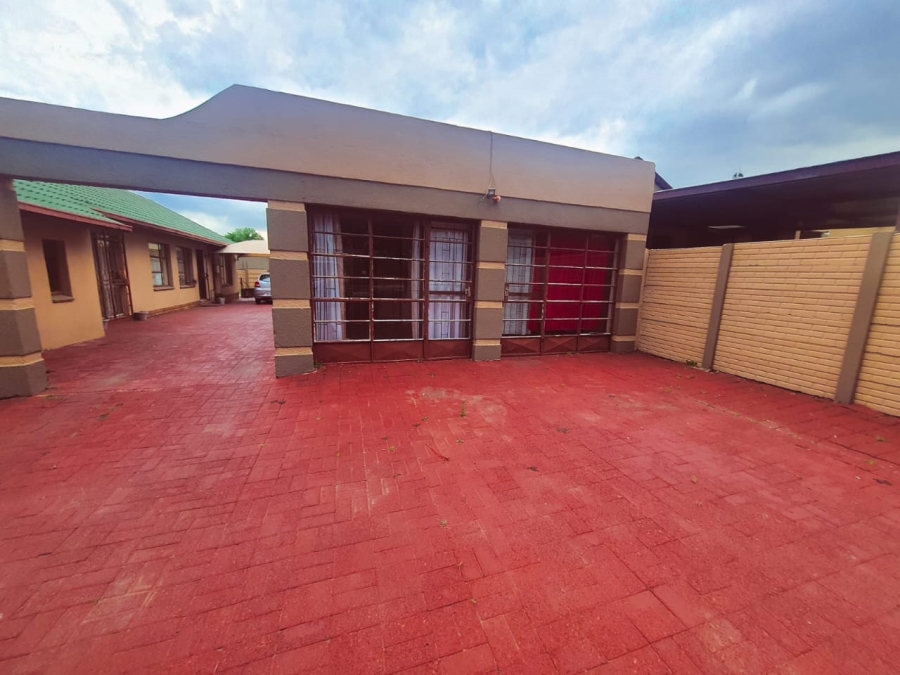 To Let 1 Bedroom Property for Rent in Cosmosrand Mpumalanga