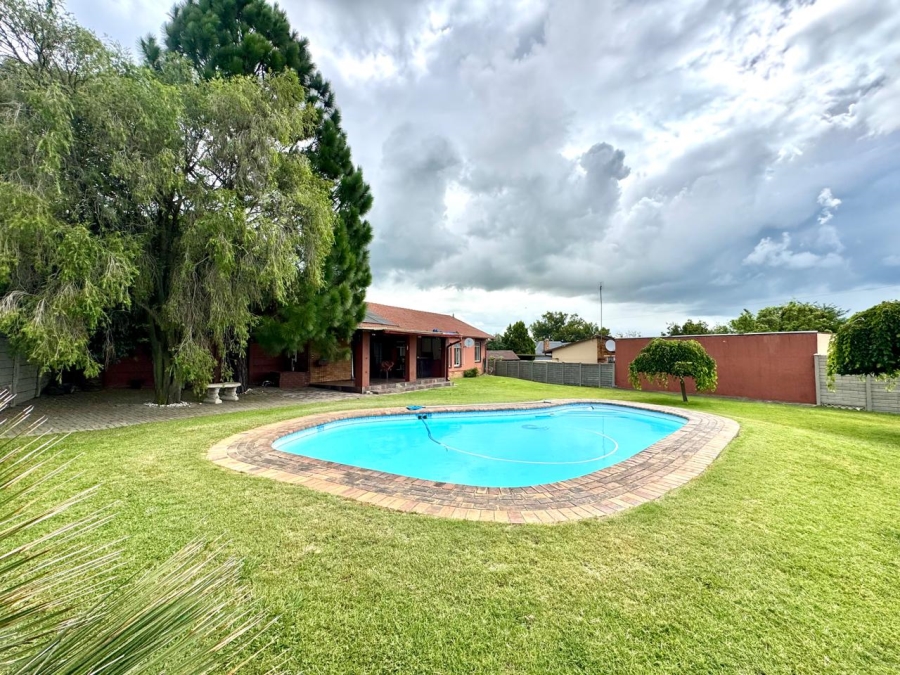 4 Bedroom Property for Sale in Sunset Park Mpumalanga