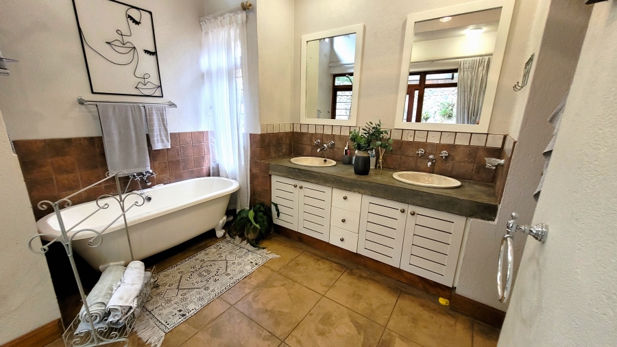 3 Bedroom Property for Sale in Matumi Golf Estate Mpumalanga