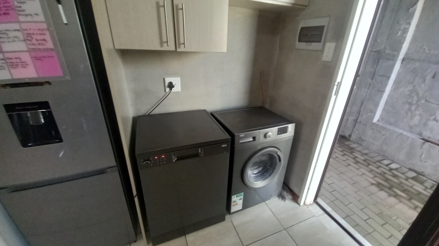 To Let 3 Bedroom Property for Rent in Terra Nova Mpumalanga