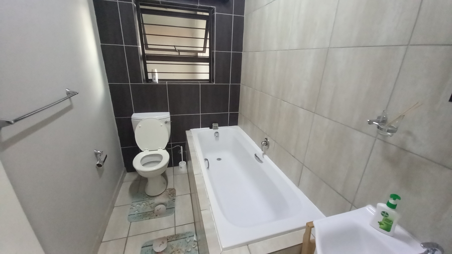 To Let 3 Bedroom Property for Rent in Terra Nova Mpumalanga