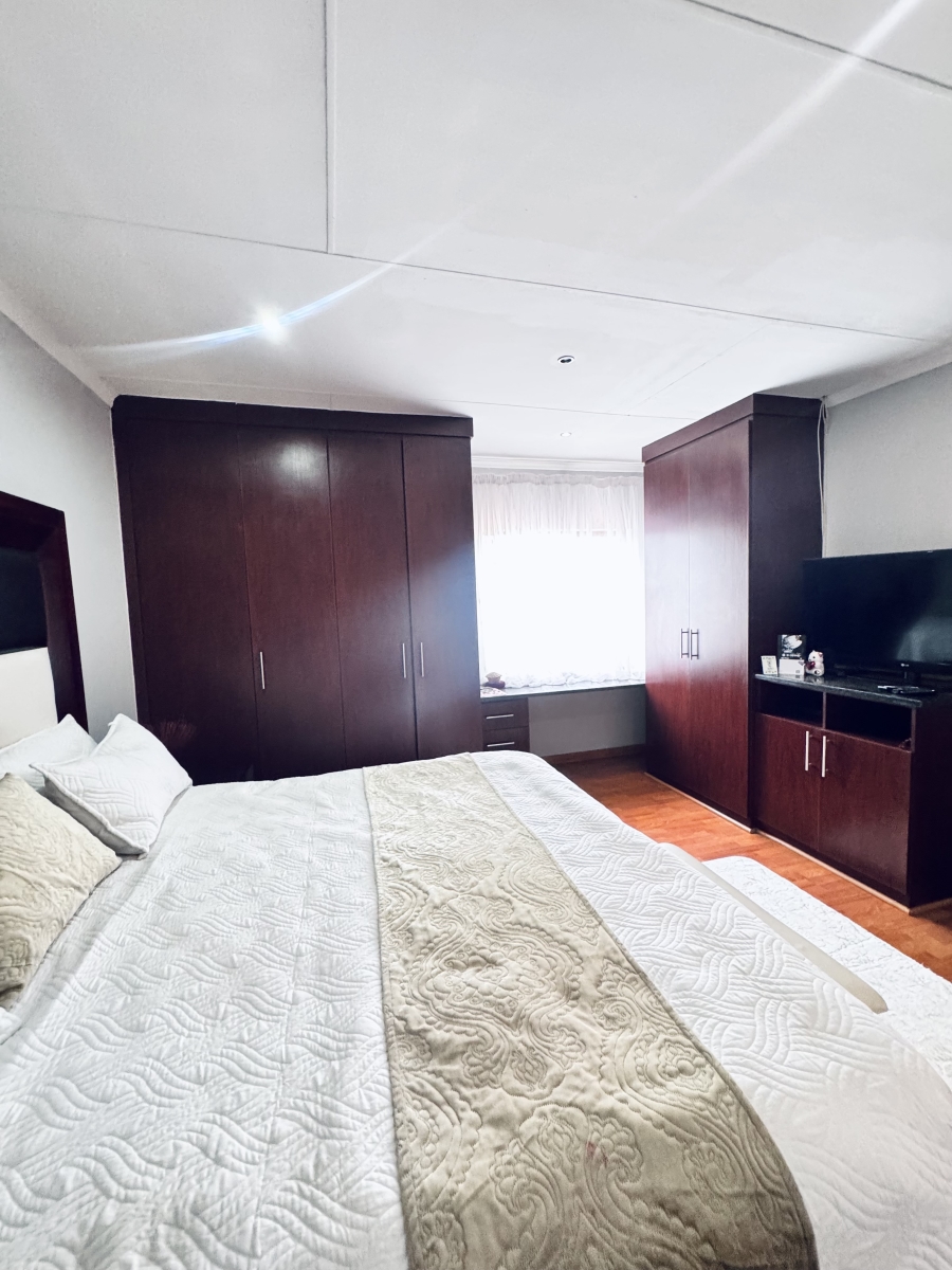 5 Bedroom Property for Sale in Reyno Ridge Mpumalanga