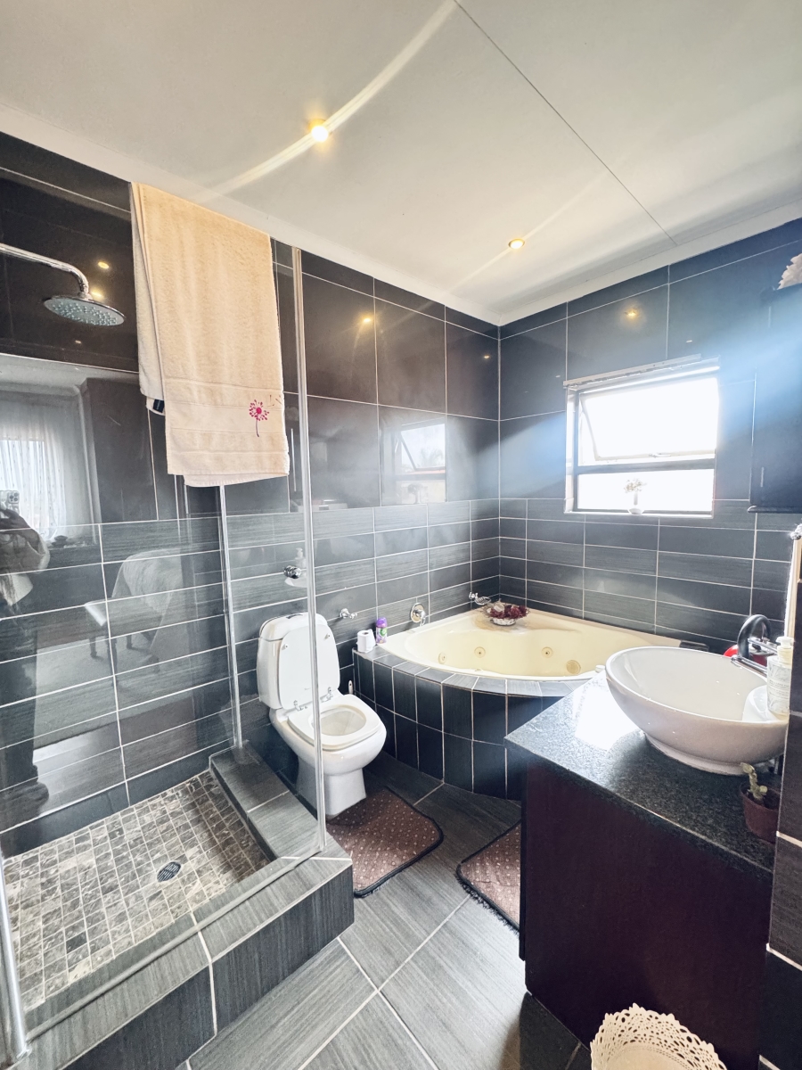 5 Bedroom Property for Sale in Reyno Ridge Mpumalanga