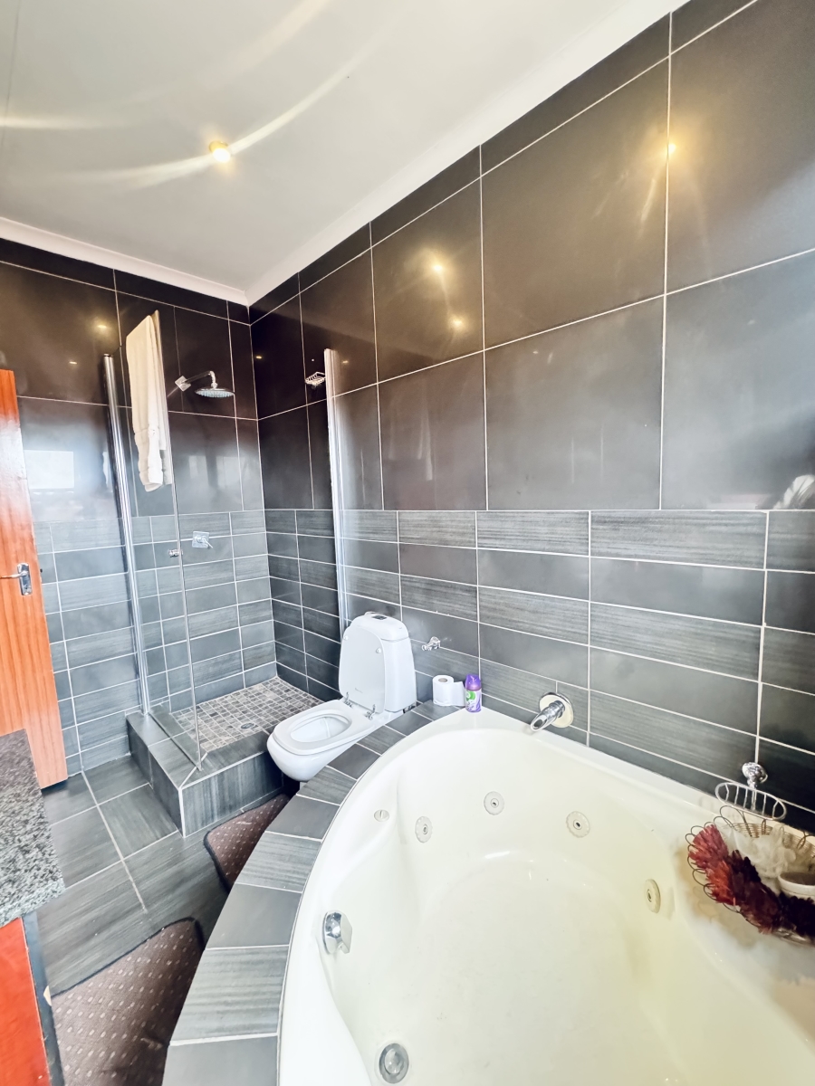 5 Bedroom Property for Sale in Reyno Ridge Mpumalanga