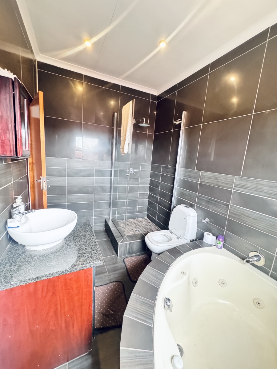 5 Bedroom Property for Sale in Reyno Ridge Mpumalanga