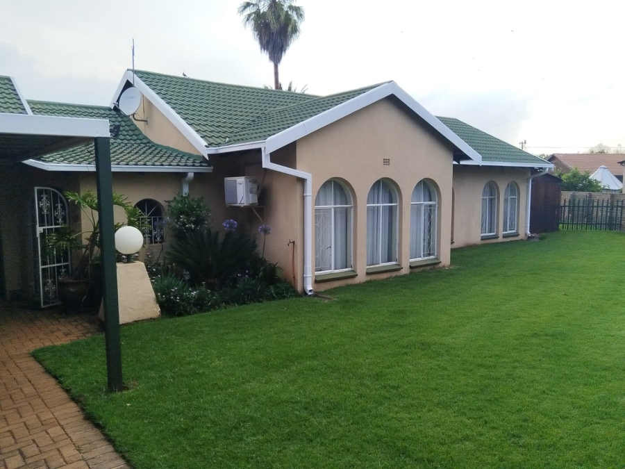 To Let 3 Bedroom Property for Rent in Dennesig Mpumalanga