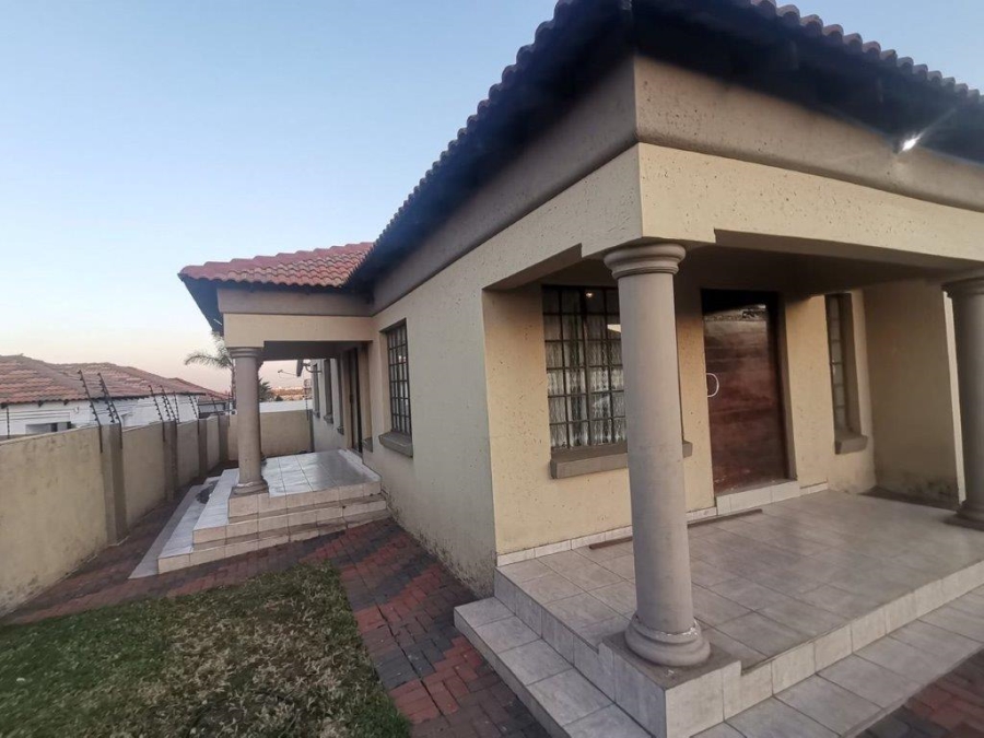 To Let 4 Bedroom Property for Rent in Aerorand Mpumalanga