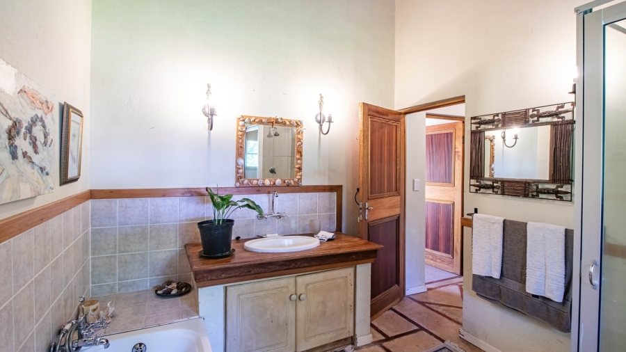 6 Bedroom Property for Sale in White River Estates Mpumalanga